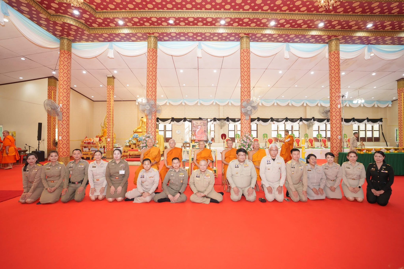 title - วันจันทร์ที่ 29 ธันวาคม 2568 เวลา 14.30 น. นายวิทูล ประดิษฐบุญ  ปฏิรูปที่ดินจังหวัดปราจีนบุรี มอบหมายให้ ข้าราชการ และเจ้าหน้าที่ ส.ป.ก.ปราจีนบุรี เข้าร่วม พิธีรับไฟพระฤกษ์และน้ำพระพุทธมนต์ประทาน  ของสมเด็จพระอริยวงศาคตญาณ สมเด็จพระสังฆราช สกลมหาสังฆปริณายก  เนื่องในโอกาสวันขึ้นปีใหม่ 2568